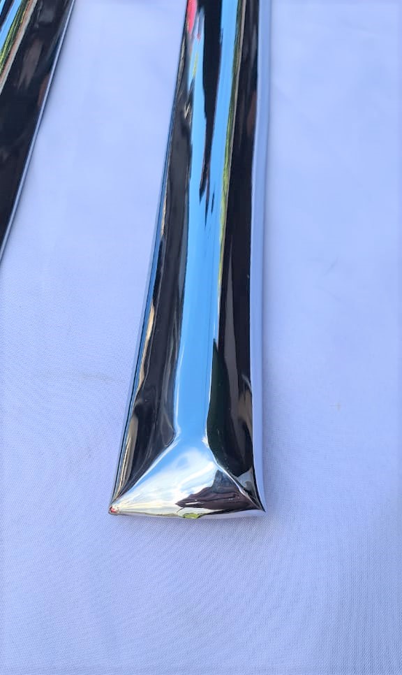 FRISOS DA CAIXA DE AR LATERAL PLYMOUTH 1947